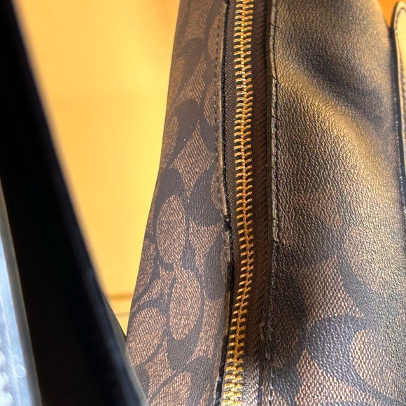 Coach Signature Coated Canvas Messenger Crossbody 12” x 11.5” x 1.5” Bag GUC - Picture 12 of 14